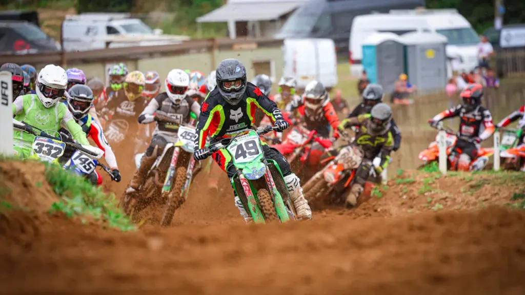 Motosportlased võistlevad krossirajal Ida-Viru MX ja Eesti noorte karikavõistlustel.
